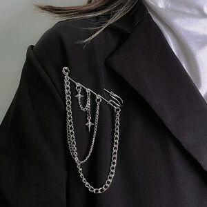 ⭐️ Elegant Silver Chain Brooch New
